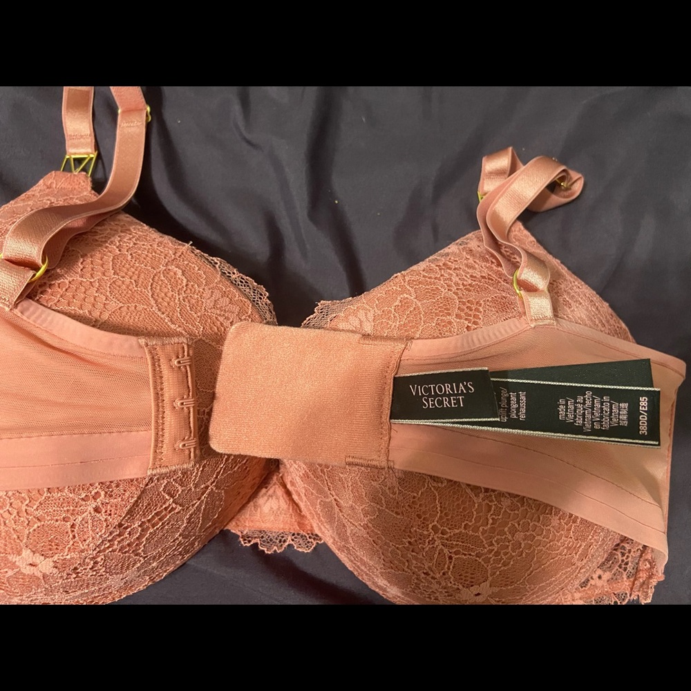 NWOT Victoria Secret Bra 38DD